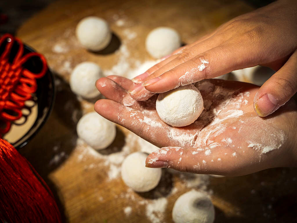 Master chè trôi nước in a hands-on cooking class